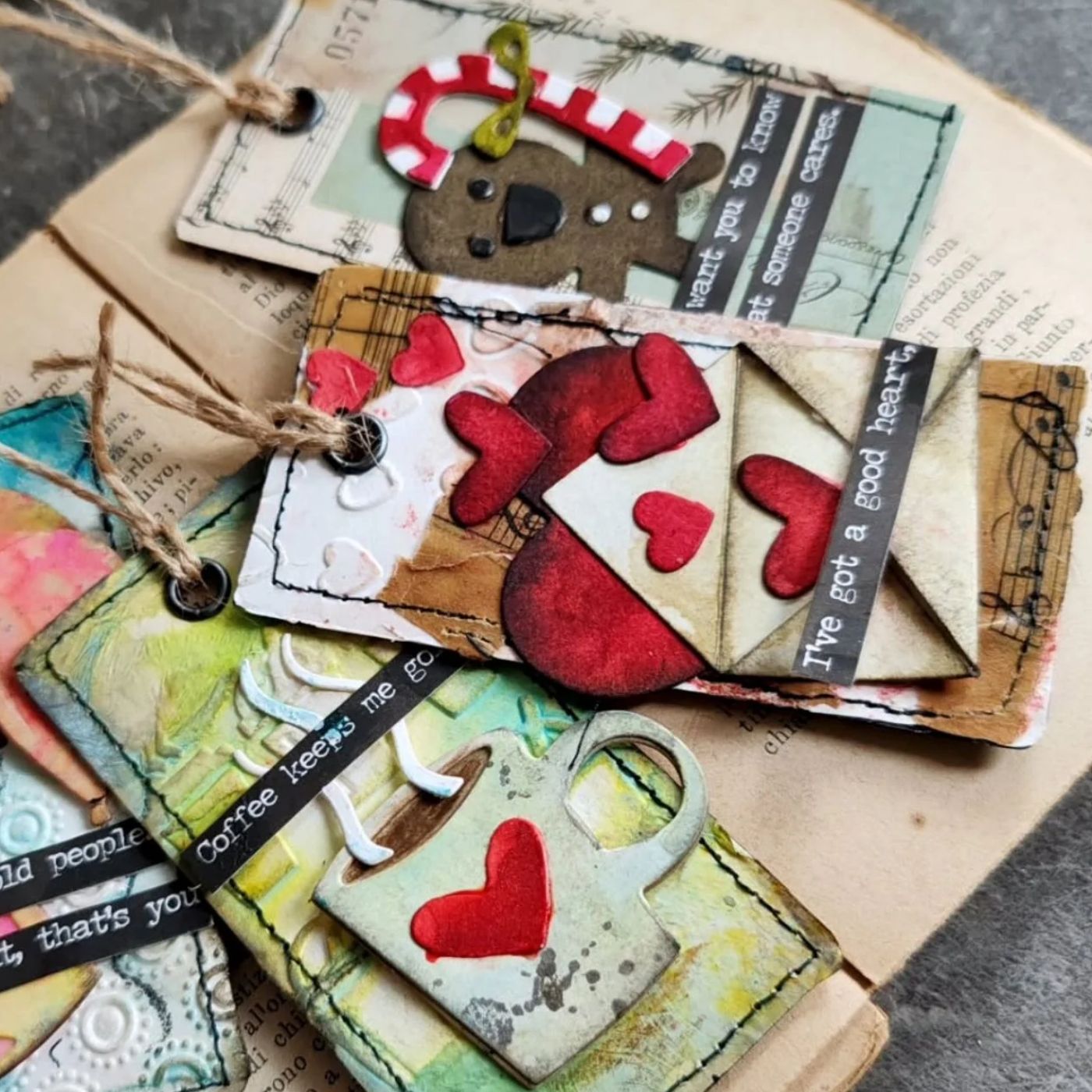 Troqueles Thinlits con Folder Embossing Love Notes para Sidekick de Tim Holtz